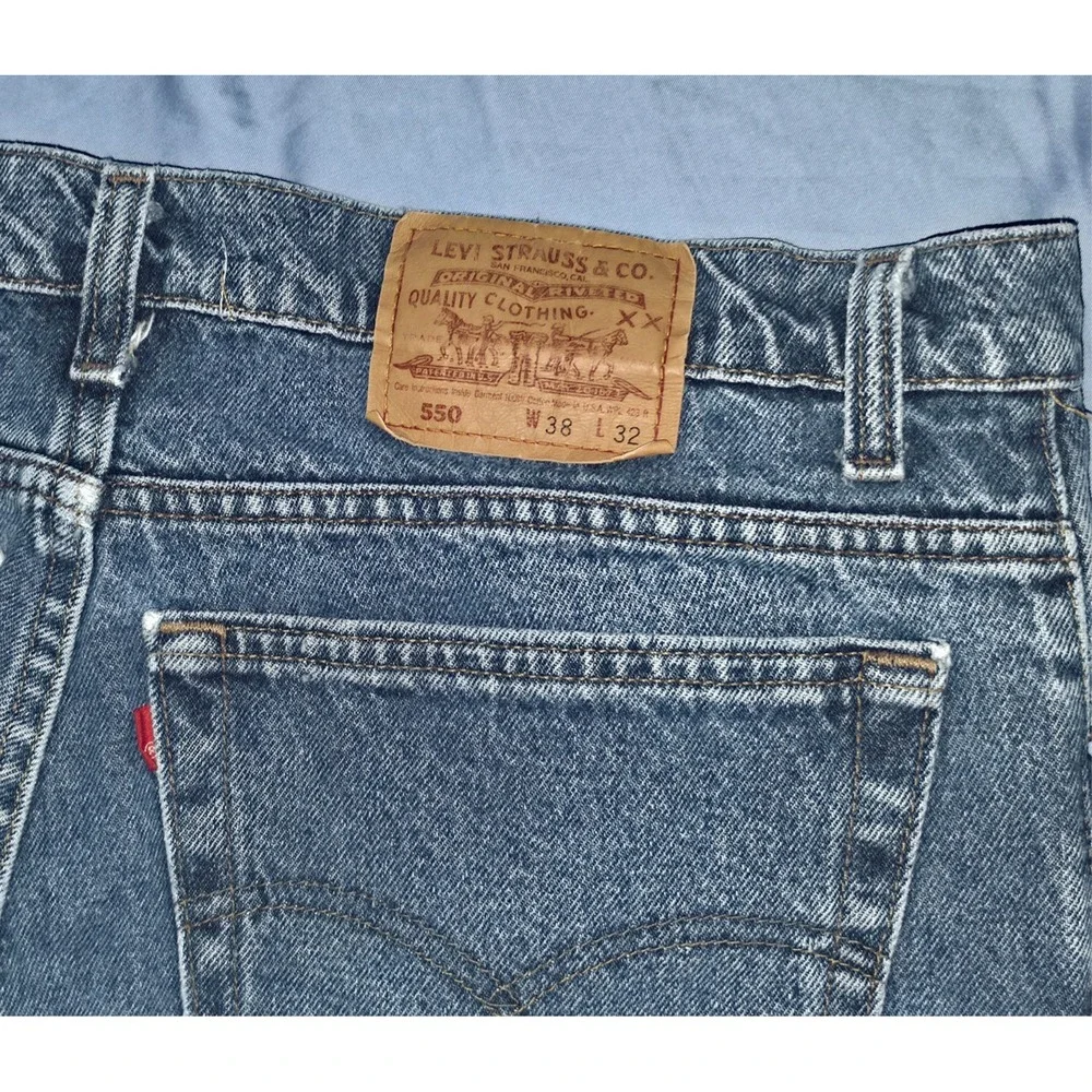 Vintage 1990s Levis 550 Relaxed Fit Denim Jeans Made in USA 38x32